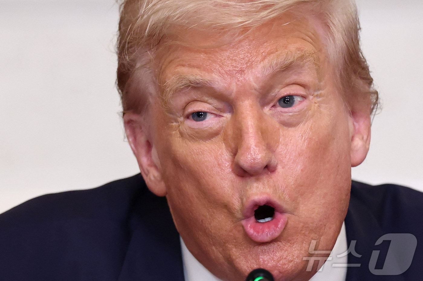 도널드 트럼프 미국 대통령 8일(현지시간) 워싱턴DC 백악관에서 열린 아제르바이잔과 아르메니아 간 평화 협정 체결식에서 발언하고 있다. 트럼프 대통령은 러시아와 우크라이나 간 전쟁 휴전 중재 상황에 대해 "매우 가까워지고 있다＂면서 ＂푸틴과 곧 만날 것＂이라고 밝혔다. 2025.08.08. ⓒ 로이터=뉴스1 ⓒ News1 류정민 특파원