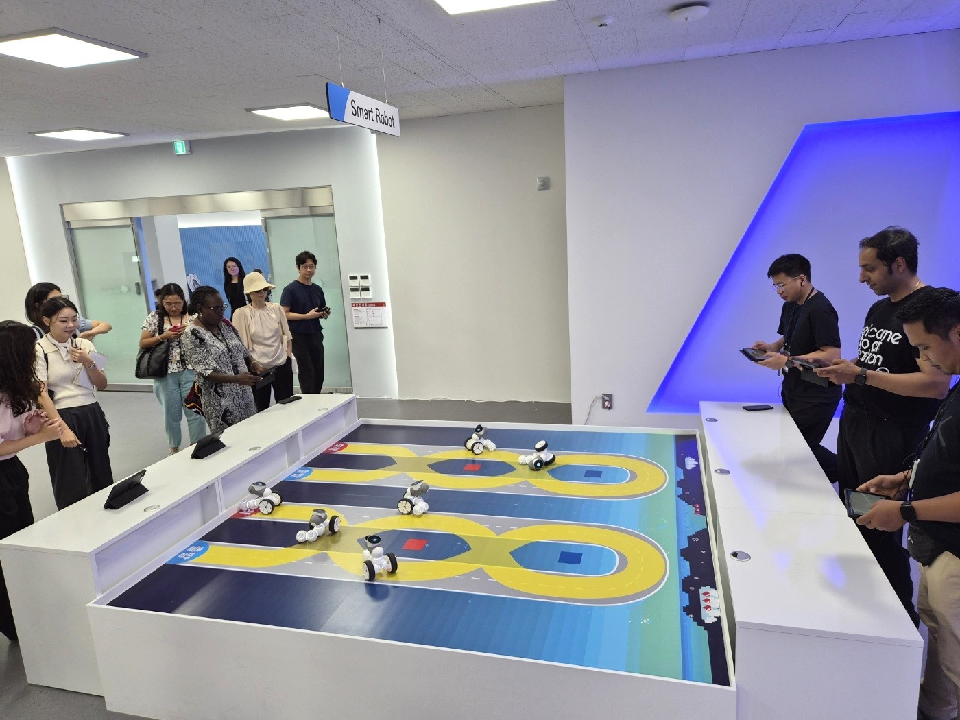 성동 AI 미래기술체험센터 외신 방문 모습(성동구 제공)