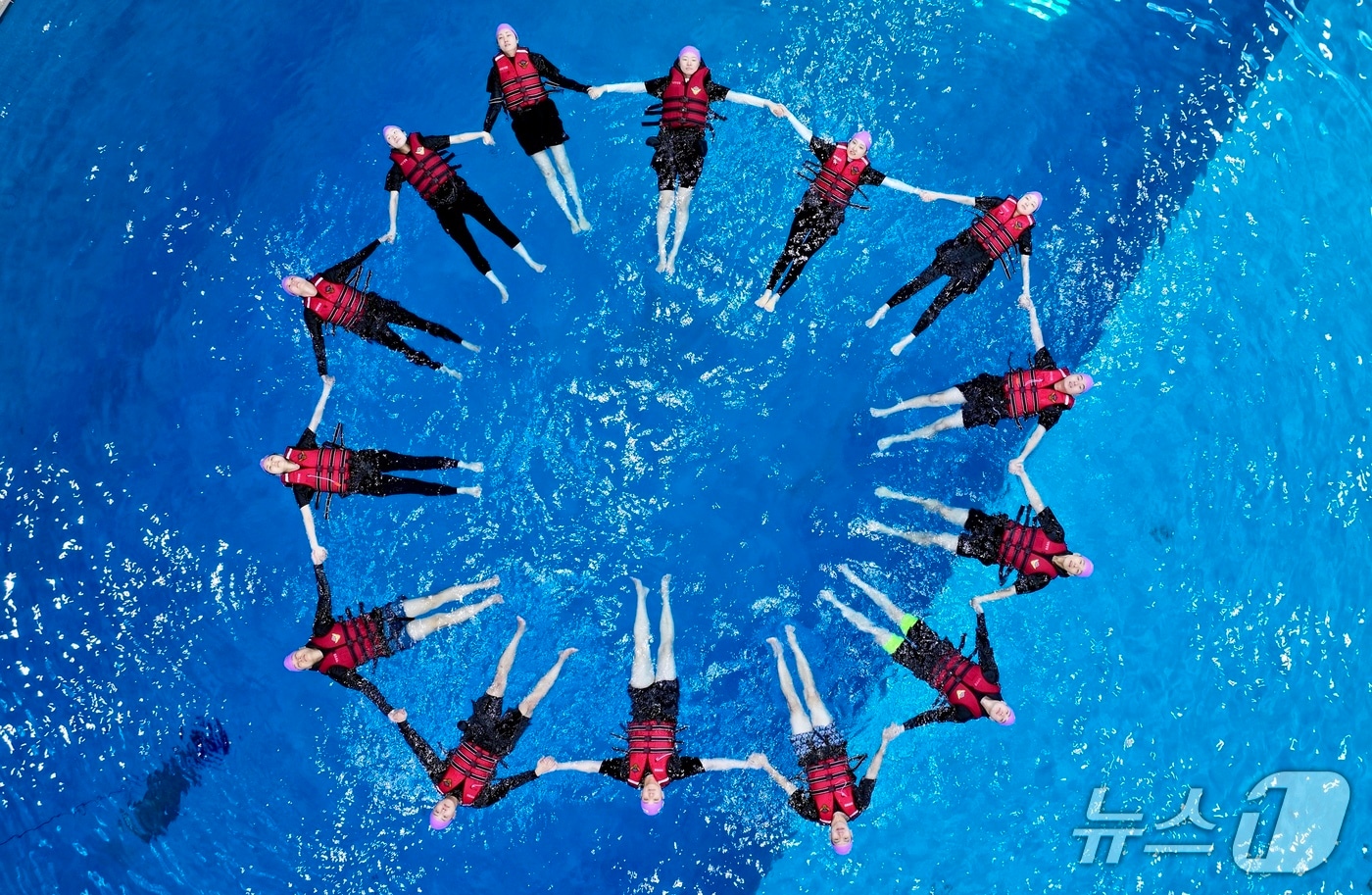 생존수영 훈련(해양경찰청 제공.재판매 및 DB금지)