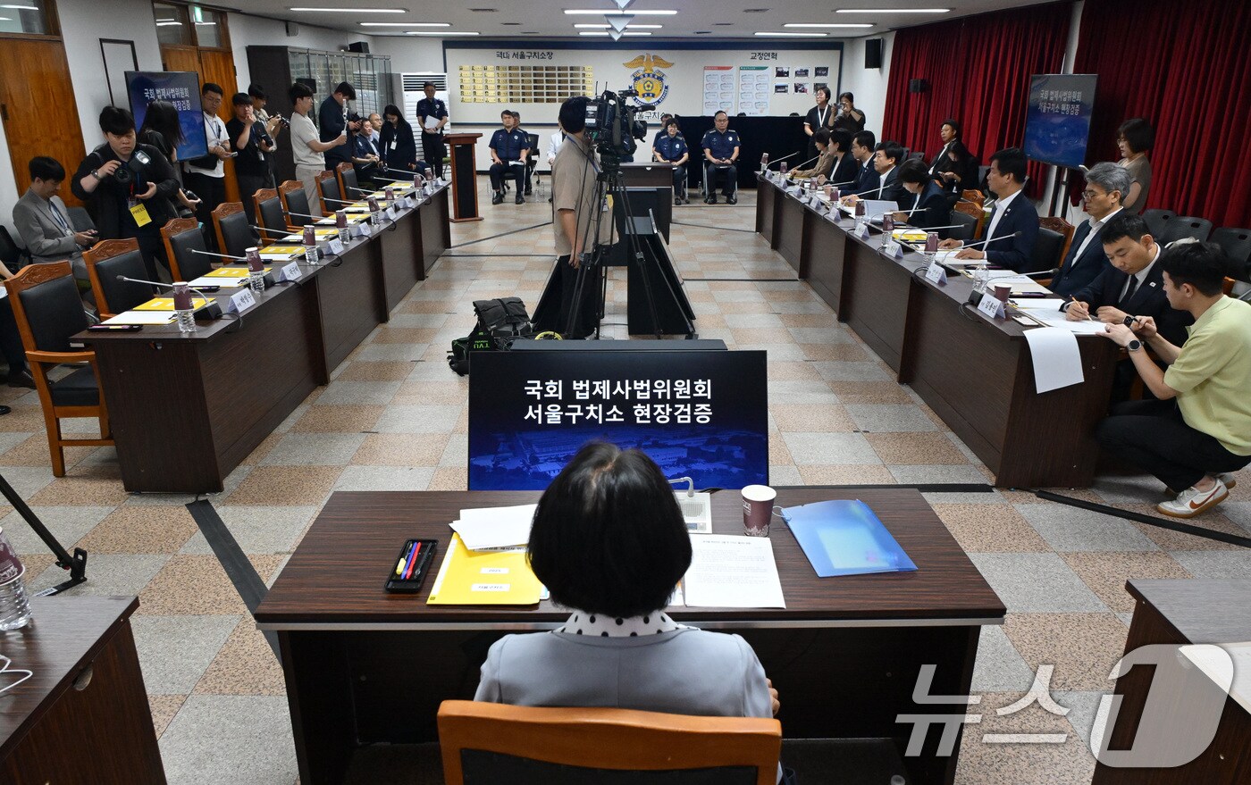 1일 경기도 의왕시 서울구치소에서 진행 된 국회 법제사법위원회의 현장검증. 이날 법사위는 윤석열 전 대통령 수감 중 특혜 제공 여부를 확인하고 특검 출석 요구 당시 윤 전 대통령이 옷을 벗고 버티는 과정이 있었는지 여부를 CCTV 등 영상기록 열람을 통해 확인했다.  2025.9.1/뉴스1 ⓒ News1 국회사진기자단