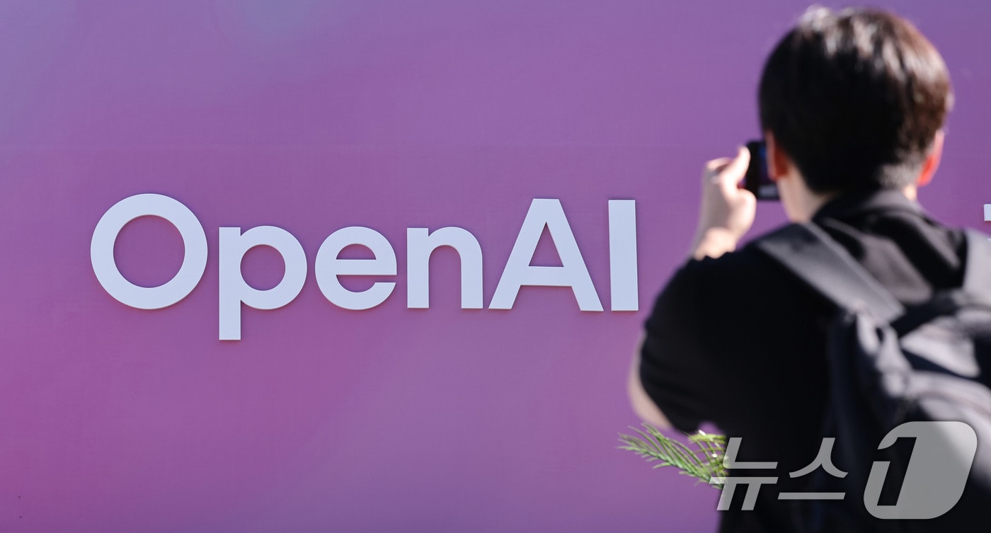 오픈AI 한국 지사 설립 후 첫 기자간담회가 열린 10일 서울 광진구 파이팩토리 스튜디오 앞으로 취재진이 지나가고 있다. 2025.9.10 ⓒ 뉴스1 박지혜 기자