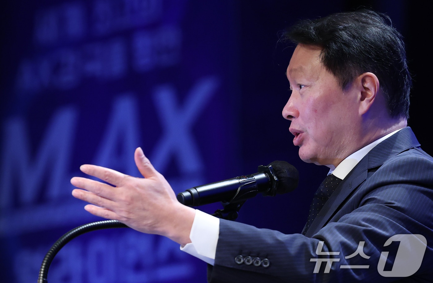 최태원 대한상의 회장이 10일 오후 서울 중구 웨스틴조선 호텔에서 열린 제조AX 얼라이언스 출범식에서 인사말을 하고 있다. 2025.9.10/뉴스1 ⓒ News1 오대일 기자