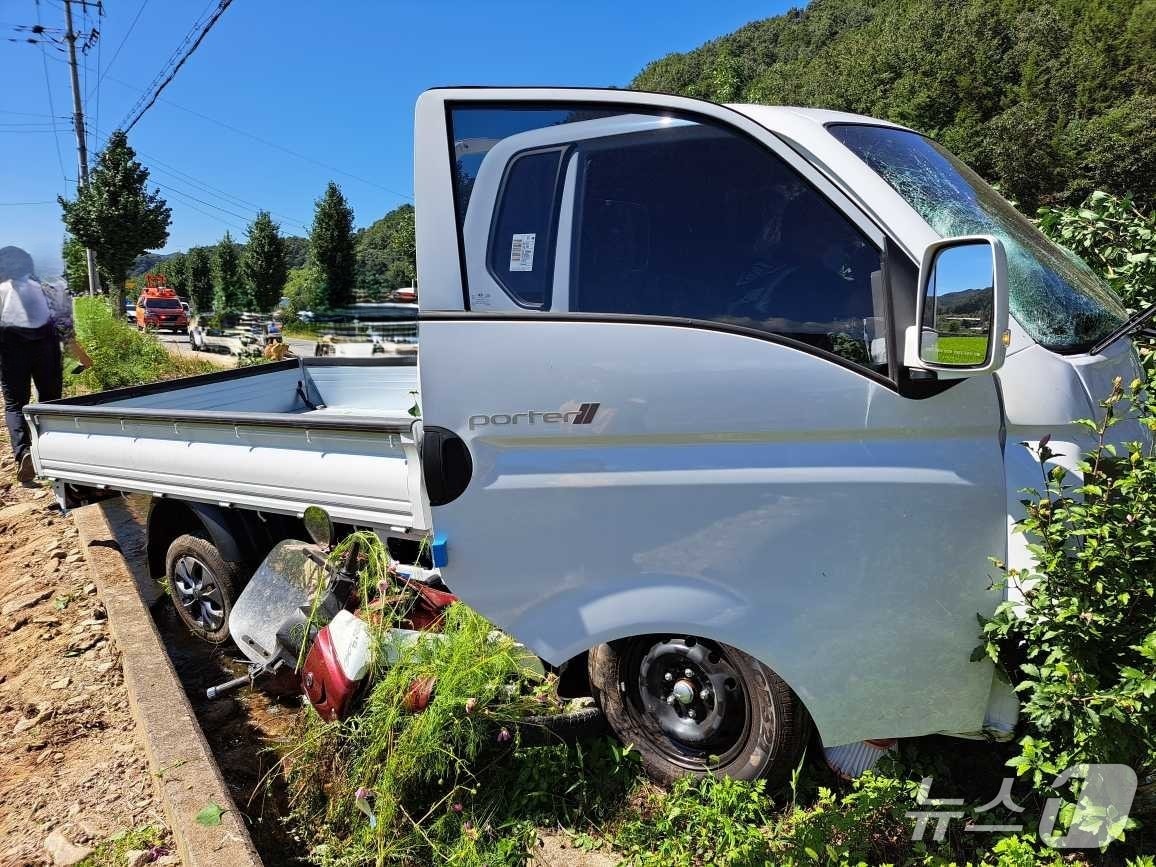 강원 홍천 영귀미면 속초2리 교통사고 현장.(강원도소방본부 제공, 재판매 및 DB금지)