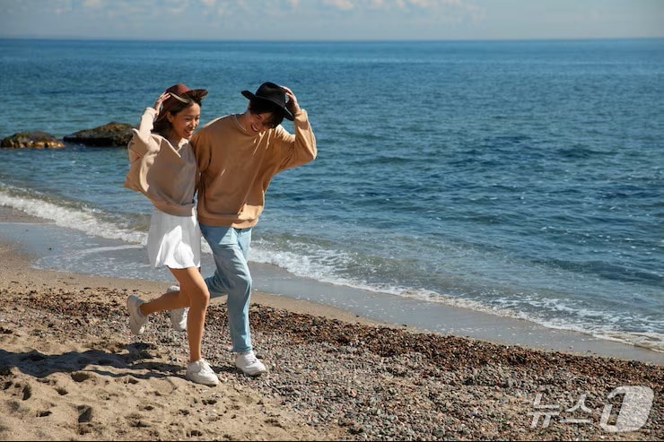 다이아몬드베이가 가을을 맞아 최대 18% 할인된 가격에 요트투어를 이용할 수 있는 커플팩을 선보인다.(다이아몬드베이 제공. 재판매 및 DB 금지)