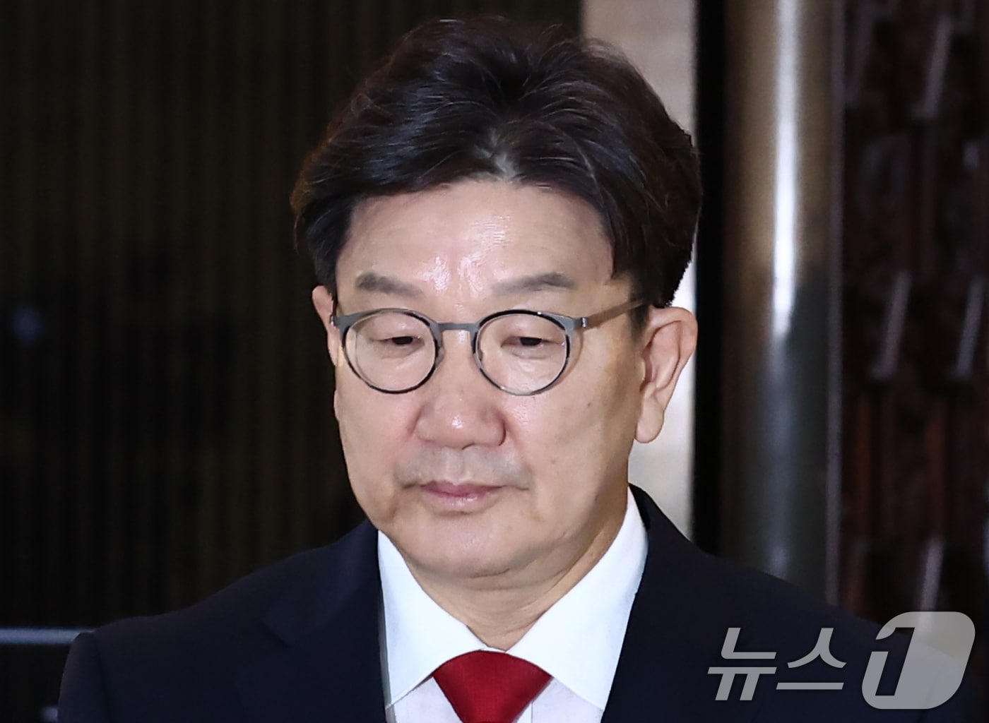 권성동 국민의힘 의원이 서울 여의도 국회에서 열린 본회의에서 권 의원에 대한 체포동의안에 표결한 뒤 입장을 밝히기 위해 나오고 있다. 2025.9.11/뉴스1 ⓒ News1 김민지 기자