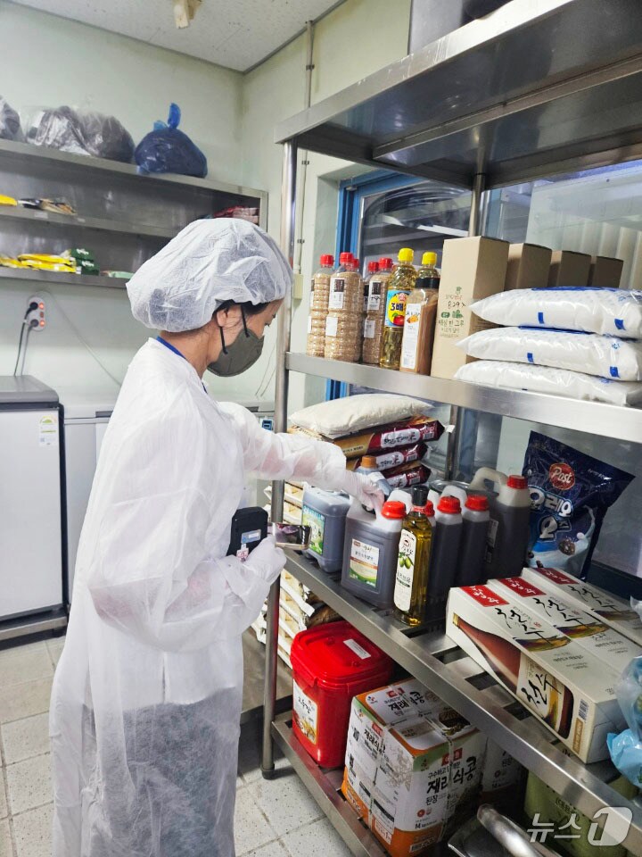 가을 행락철 다중이용시설 주변 식품취급업소 위생 점검.&#40;광주시 제공. 재판매 및 DB 금지&#41; 