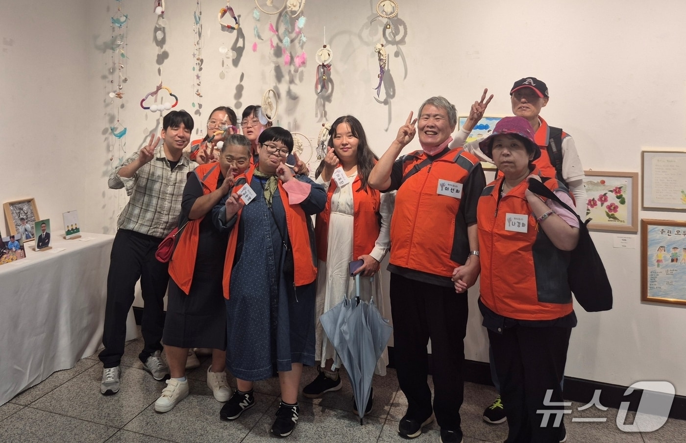 충북 진천군 정신건강복지센터 회원 11명이 '22회 충청북도 장애인 가족 작품전'에서 수상의 영예를 안았다.(진천군 제공)/뉴스1