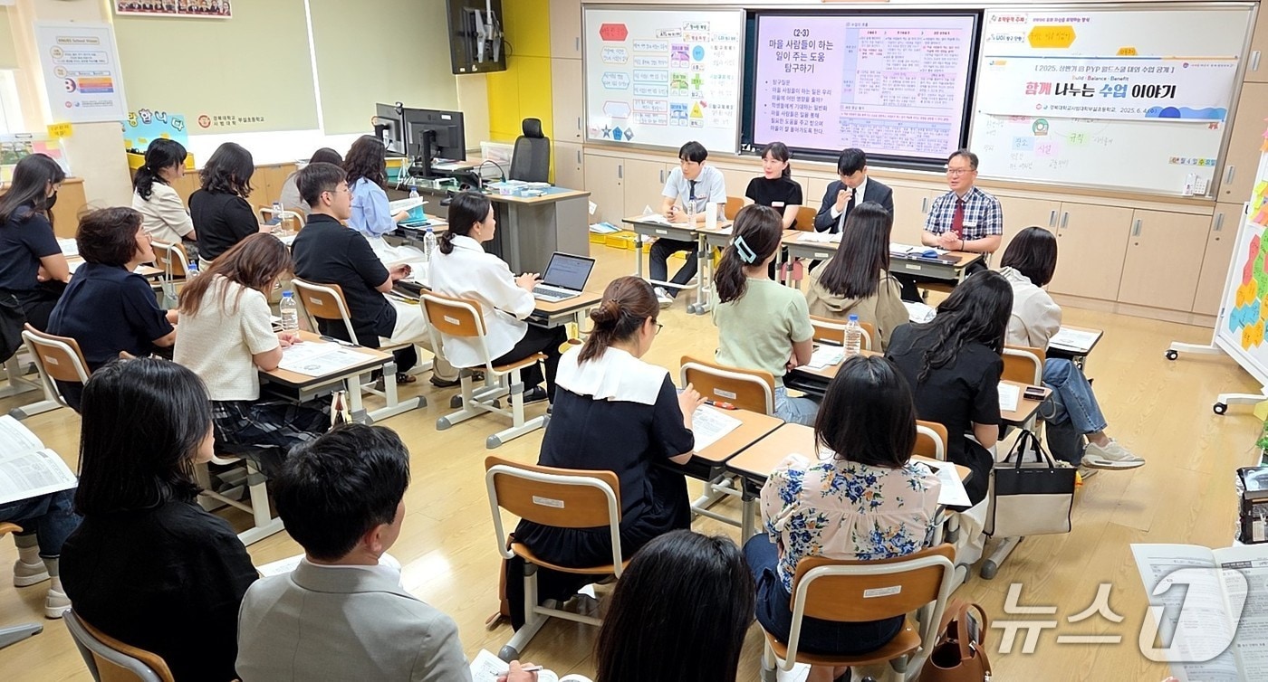 대구교육청은 12일 경북대 사범대 부설초등학교(경대사대부초)가 내년 3월 20일부터 22일까지 열리는 'IB(국제 바칼로레아) 아시아·태평양(IBAP) 정기 워크숍' 개최교로 선정됐다고 밝혔다. 사진은 IB 관련 교원 연수 모습. (대구교육청 제공. 재판매 및 DB 금지)/뉴스1