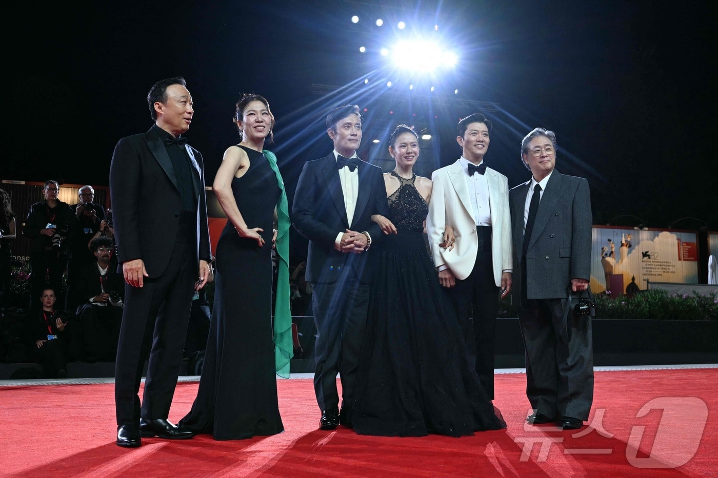 '어쩔수가없다' 팀 ⓒ AFP=뉴스1