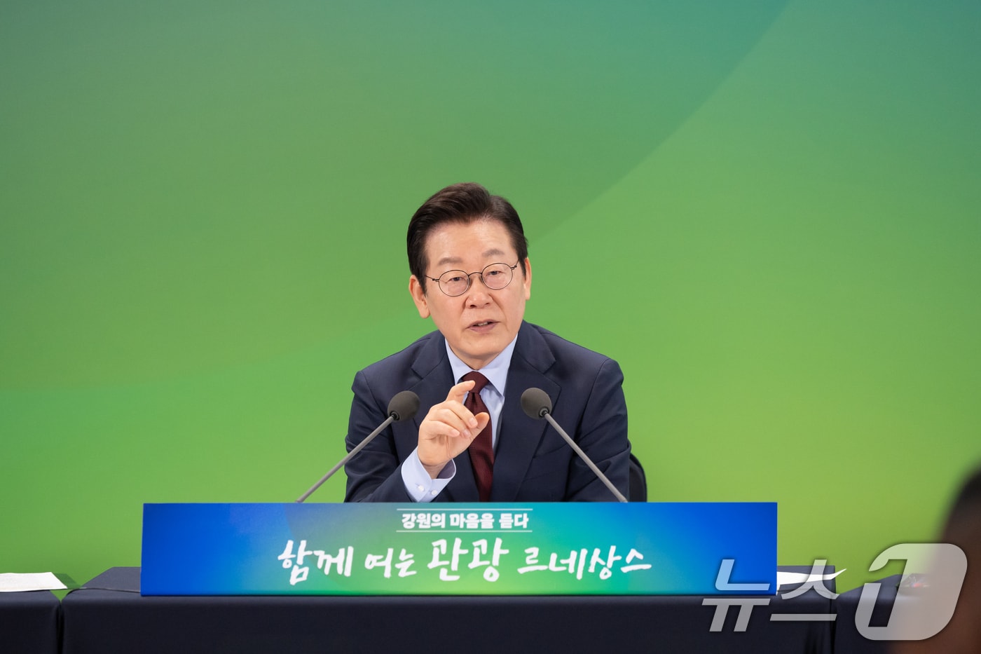 이재명 대통령이 12일 강원 춘천시 강원창작개발센터에서 열린 '강원의 마음을 듣다' 타운홀 미팅에서 발언하고 있다. (대통령실 제공. 재판매 및 DB 금지) 2025.9.12/뉴스1 ⓒ News1 허경 기자