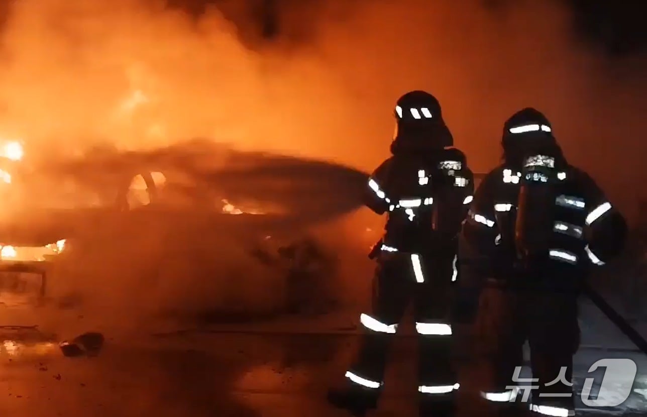 화재현장(인천소방본부 제공.재판매 및 DB금지)