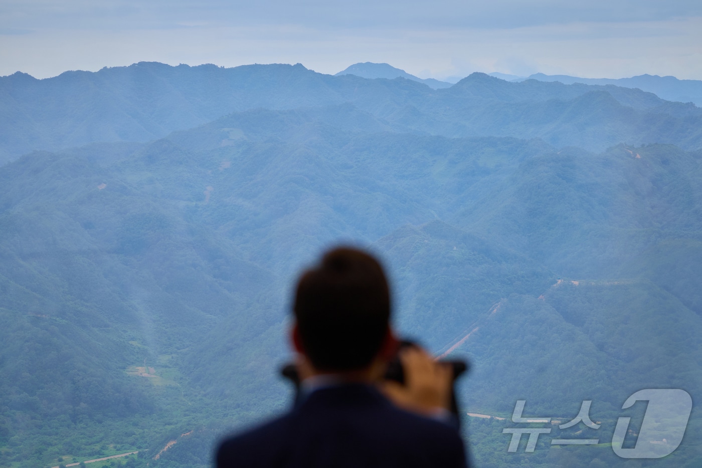 이재명 대통령이 지난 12일 강원도 화천군 육군 제7보병사단 칠성전망대를 방문해 우리 군의 대비 태세를 점검하고 있다. (이재명 대통령 SNS. 재판매 및 DB 금지) 2025.9.13/뉴스1 ⓒ News1 이재명 기자