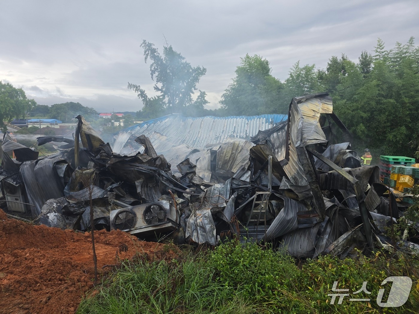 13일 오전 6시 2분께 전북 익산시 금마면 갈산리 농산물 보관 창고에서 화재가 발생했다.(소방제공. 재판매 및 DB금지)2025.9.13/뉴스1