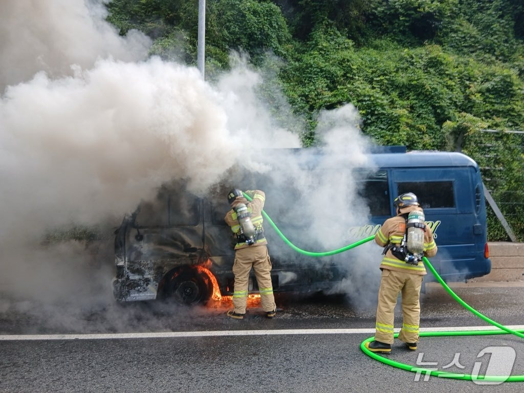 군산 버스 화재 현장.(전북소방본부 제공. 재판매 및 DB금지)