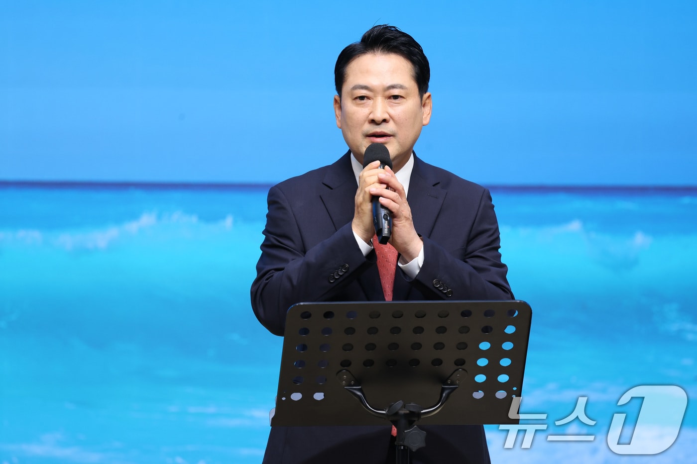 장동혁 국민의힘 대표가 14일 최근 구속된 손현보 목사가 담임 목사로 있는 부산 강서구 세계로교회 예배에 참석해 발언하고 있다. (국민의힘 제공. 재판매 및 DB 금지) 2025.9.14/뉴스1