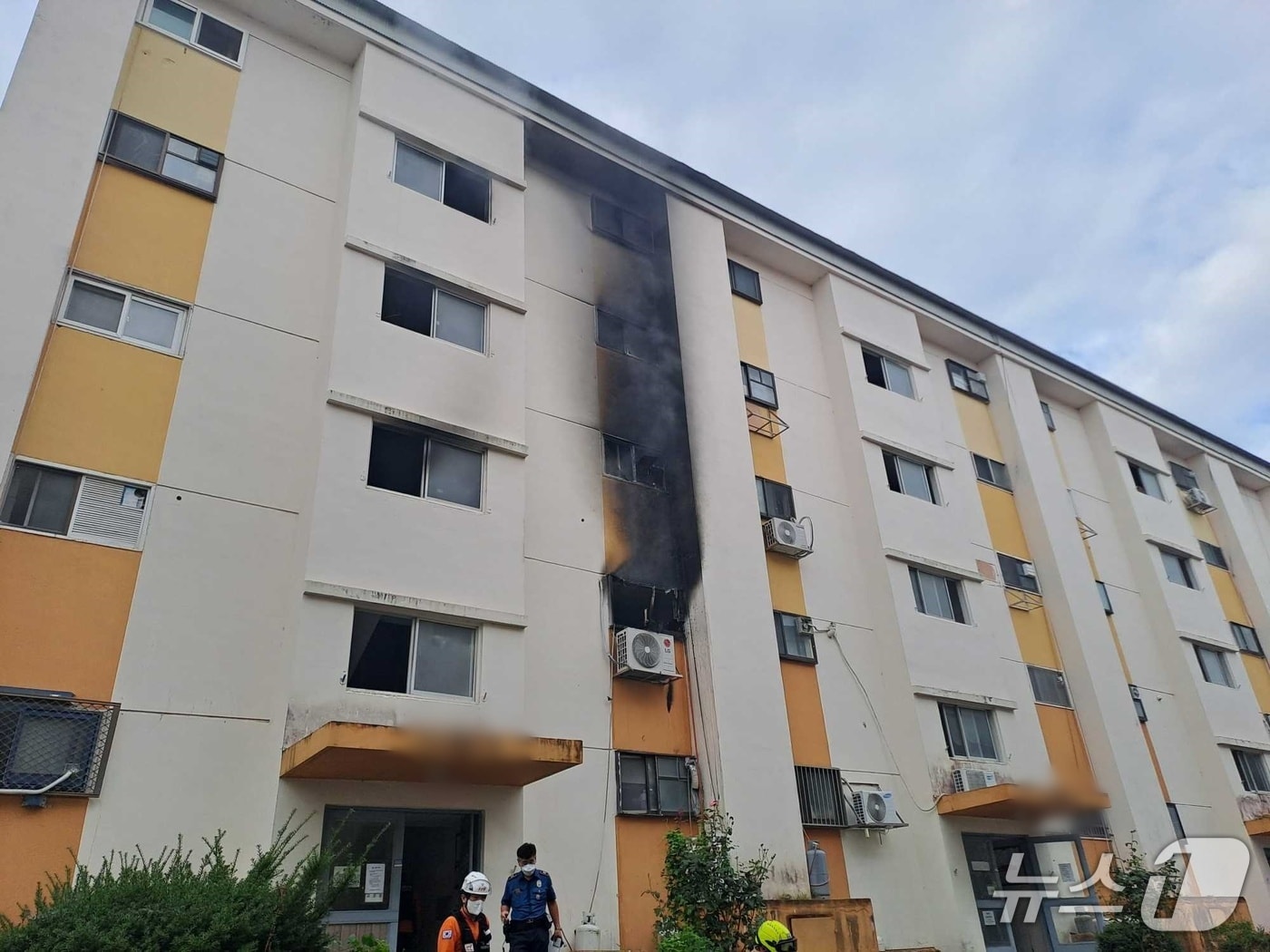 14일 강원 강릉 포남동 아파트 화재 현장.(강원도소방본부 제공, 재판매 및 DB 금지) 2025.9.14/뉴스1