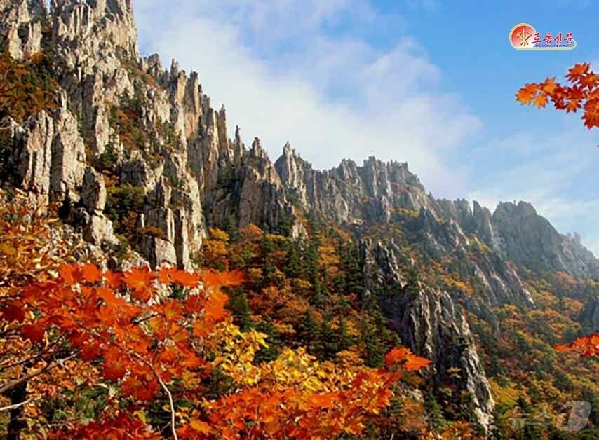 &#40;평양 노동신문=뉴스1&#41; = 북한 노동당 기관지 노동신문은 15일 &#39;세계문화 및 자연유산 금강산&#39; 제하의 특집 기사에서 &#34;금강산은 경관의 다양성과 풍부성, 미학성에 있어서 매우 보기 드문 종합경관지역&#34;이라고 소개했다. [국내에서만 사용가능. 재배포 금지. DB 금지. For Use Only in the Republic of Korea. Redistribution Prohibited] rodongphoto@news1.kr