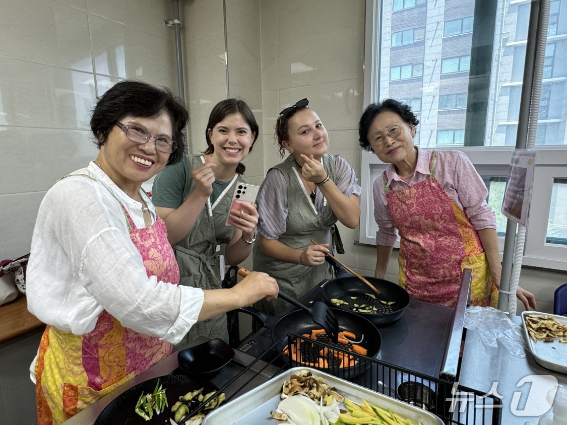 지난해 이태원글로벌빌리지센터에서 진행된 '추석맞이 요리교실' 모습.(서울시 제공)