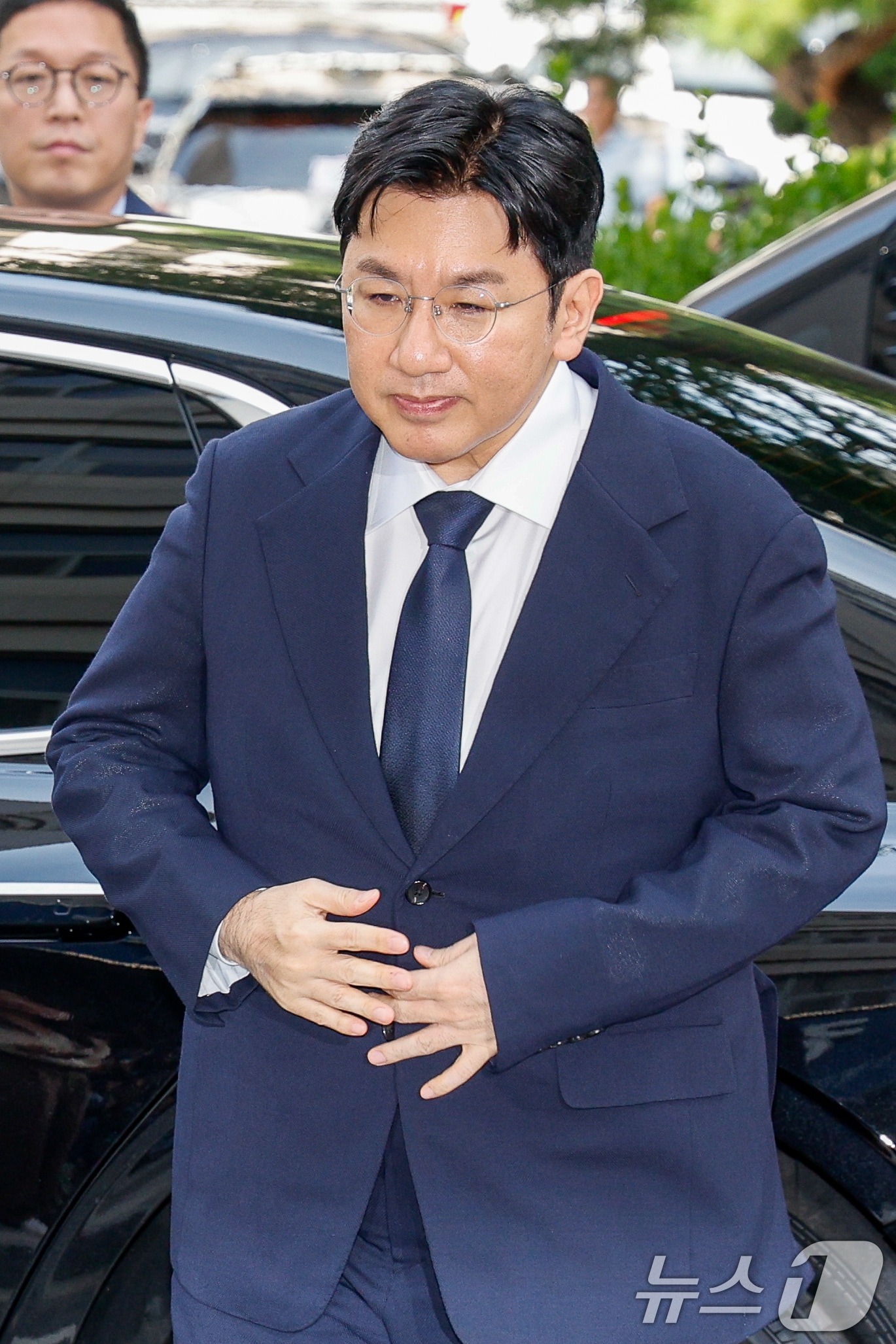 방시혁 하이브 의장이 15일 오전 자본시장법 위반 혐의(사기적 부정거래) 관련 조사를 받기 위해 마포구 서울경찰청 금융범죄수사대에 출석하고 있다. 2025.9.15/뉴스1 ⓒ News1 안은나 기자