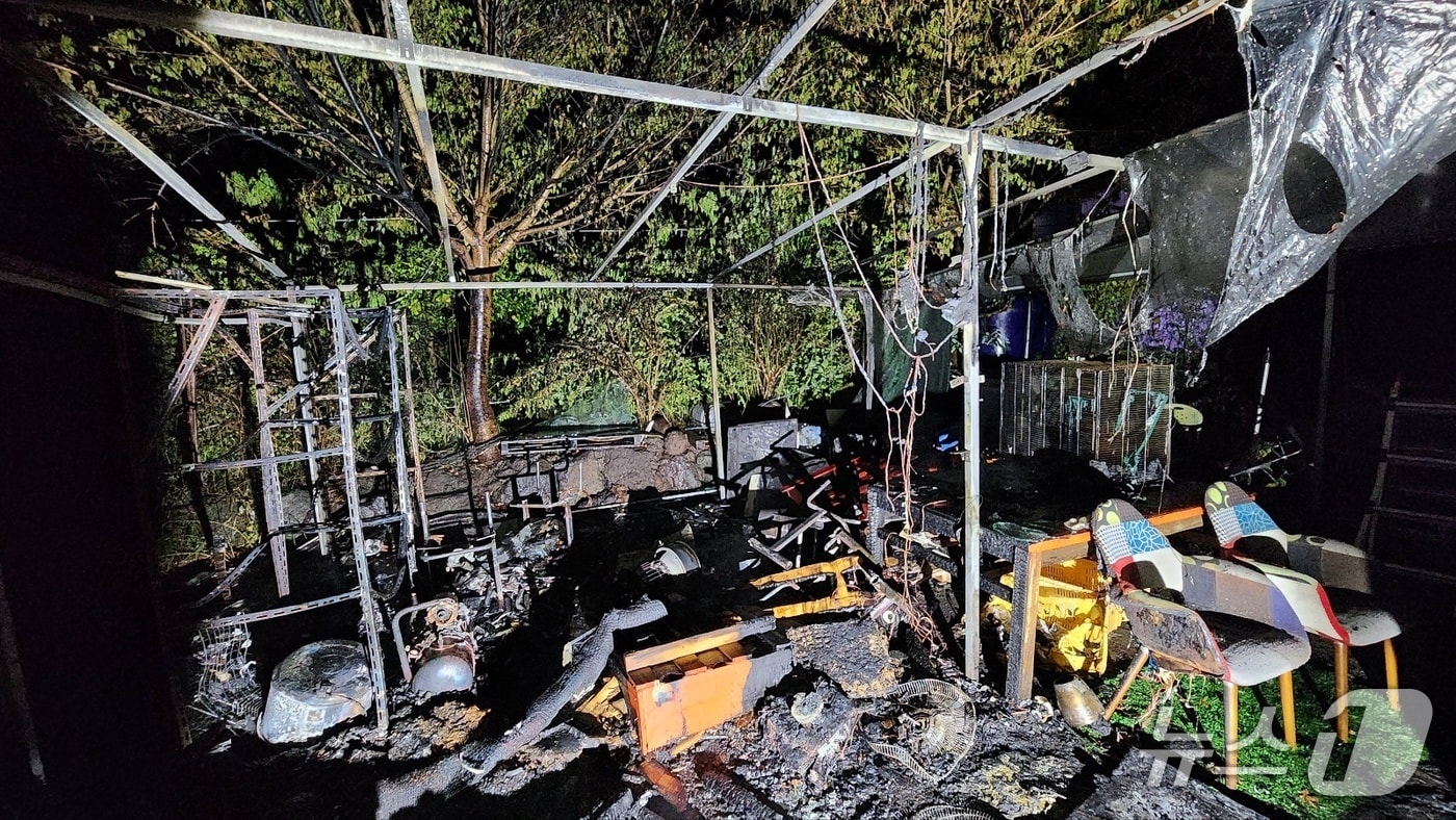 15일 새벽 제주시 조천읍에서 낙뢰로 인한 화재사고가 발생했다.&#40;제주도소방안전본부 제공. 재판매 및 DB 금지&#41;