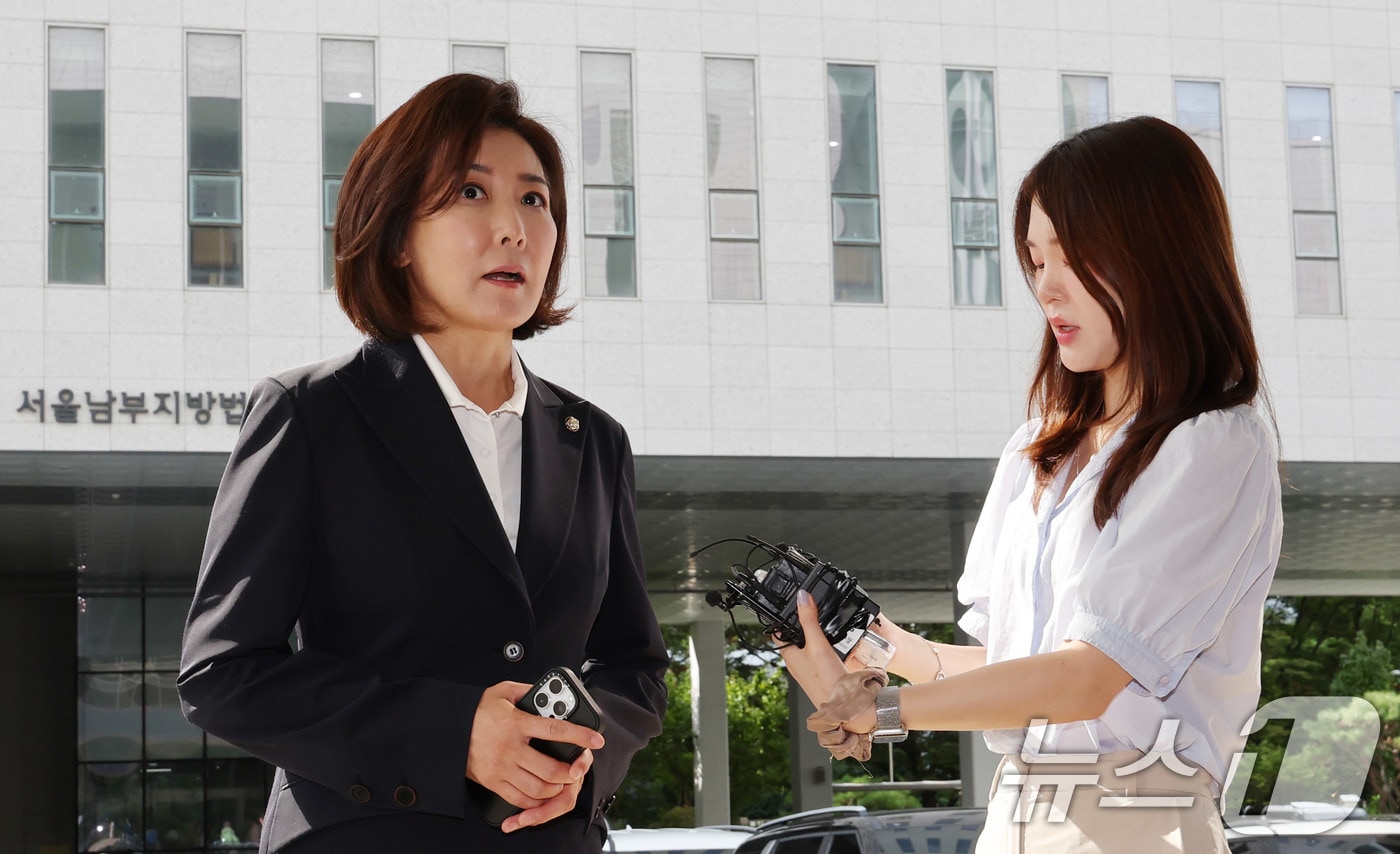 나경원 국민의힘 의원이 15일 서울 양천구 남부지법에서 열린 &#39;지난 2019년 벌어진 국회 패스트트랙&#40;신속처리안건&#41; 충돌 사건&#39; 1심 결심 공판에 출석하고 있다. 2025.9.15/뉴스1 ⓒ News1 박지혜 기자