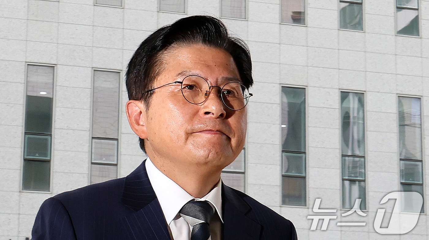 황교안 자유와혁신 대표가 15일 서울 양천구 남부지법에서 열린 '지난 2019년 벌어진 국회 패스트트랙(신속처리안건) 충돌 사건' 1심 결심 공판에 출석하고 있다. 2025.9.15/뉴스1 ⓒ News1 박지혜 기자