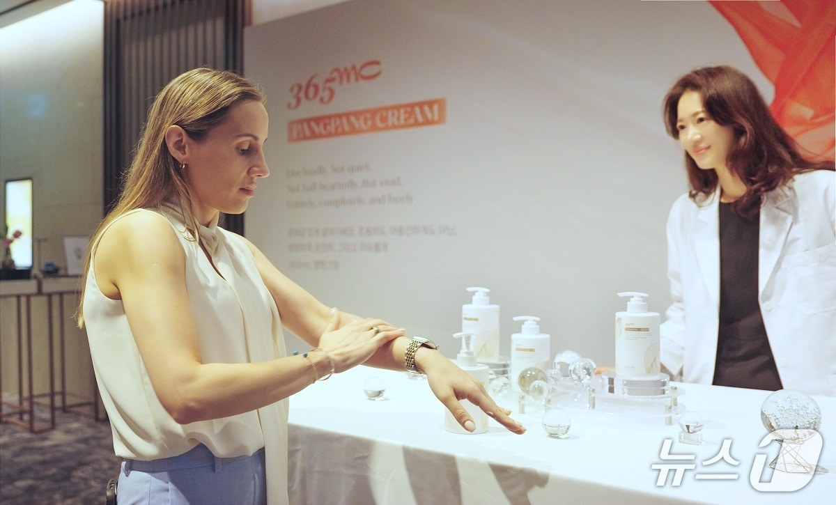 지방흡입 특화 의료기관 365mc는 지난달 29일 JW메리어트 호텔 서울에서 인체 지방 조직 유래 줄기세포 배양액이 함유된 신체 탄력 집중 케어 화장품 '팽팽크림(PANGPANG CREAM)'을 공개했다고 15일 밝혔다.