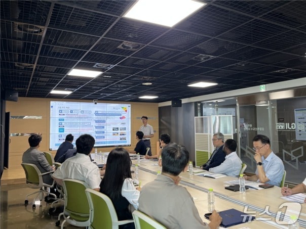 전남테크노파크가 'K-에너지' 세계시장 확산을 위해 에너지밸리기업 ODA 사업 발굴 지원을 위한 회의를 열었다. (전남TP 제공)