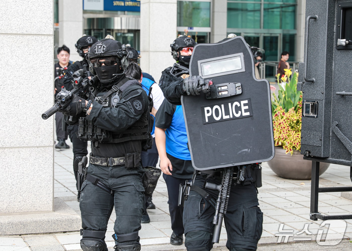 대테러 훈련 중인 경찰(대전경찰청 제공) /뉴스1
