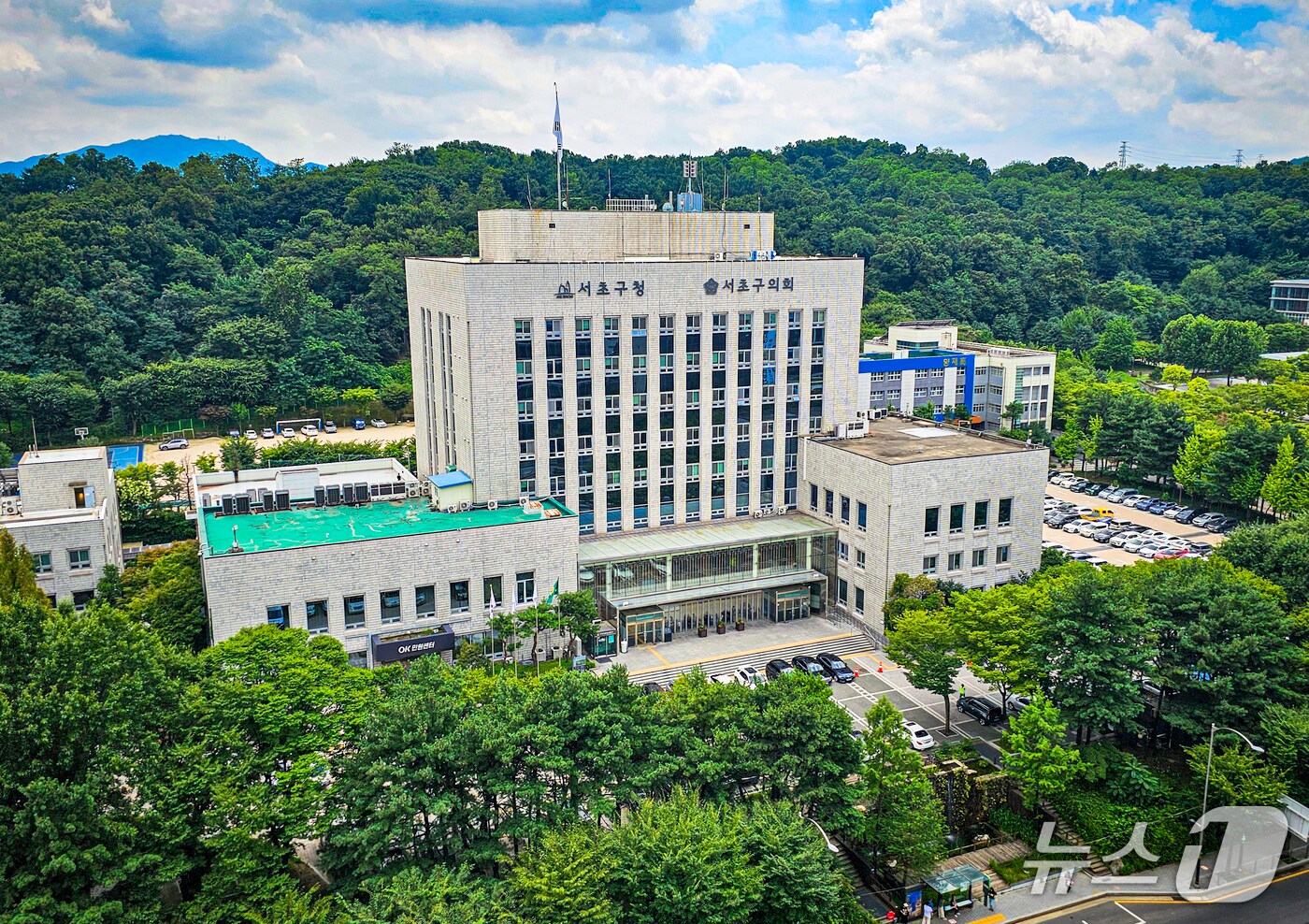 서울 서초구청 전경.