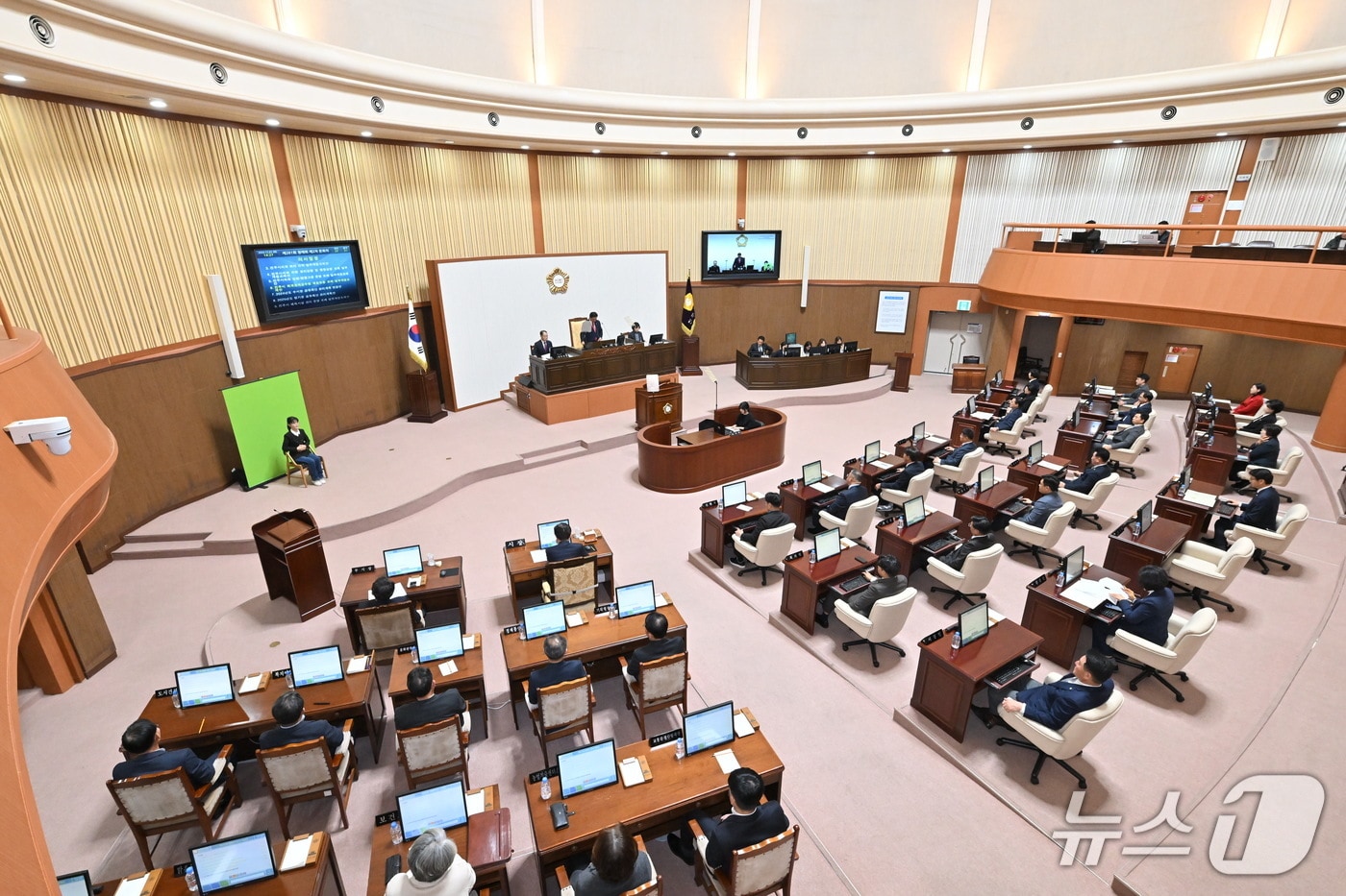 진주시의회 본회의장.
