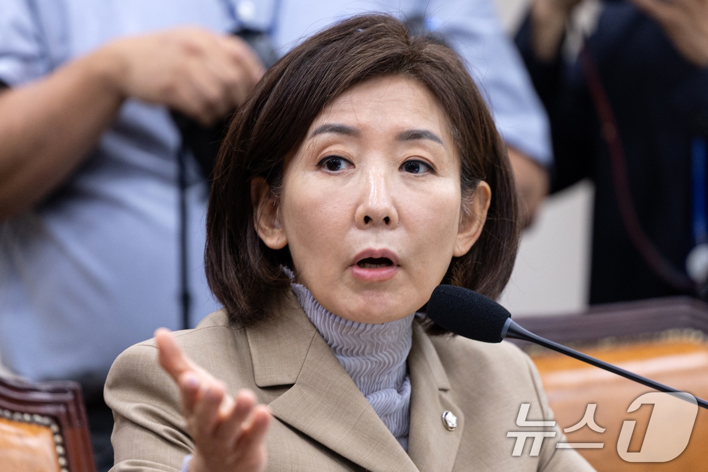 지난 16일 서울 여의도 국회에서 열린 제429회국회(정기회) 법제사법위원회 제4차 전체회의에서 나경원 국민의힘 의원이 의사진행에 관해 항의하고 있다. 2025.9.16/뉴스1 ⓒ News1 이승배 기자