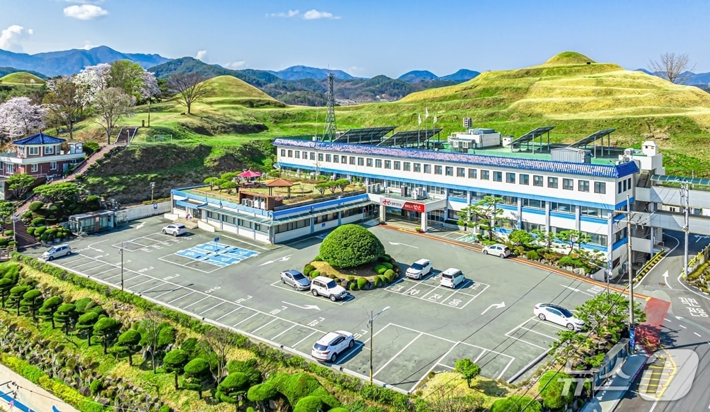 함안군청 전경.