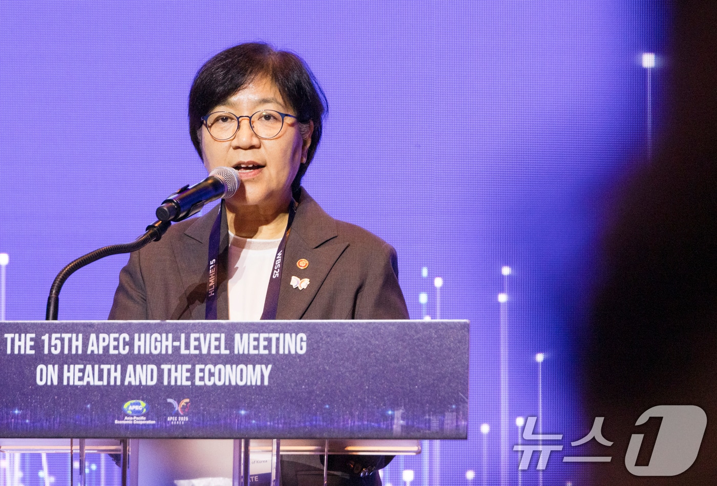 정은경 보건복지부 장관이 16일 서울 중구 서울신라호텔에서 열린 2025 APEC 보건과경제 고위급회의 환영 리셉션에서 발언하고 있다. &#40;보건복지부 제공. 재판매 및 DB 금지&#41; 2025.9.16/뉴스1