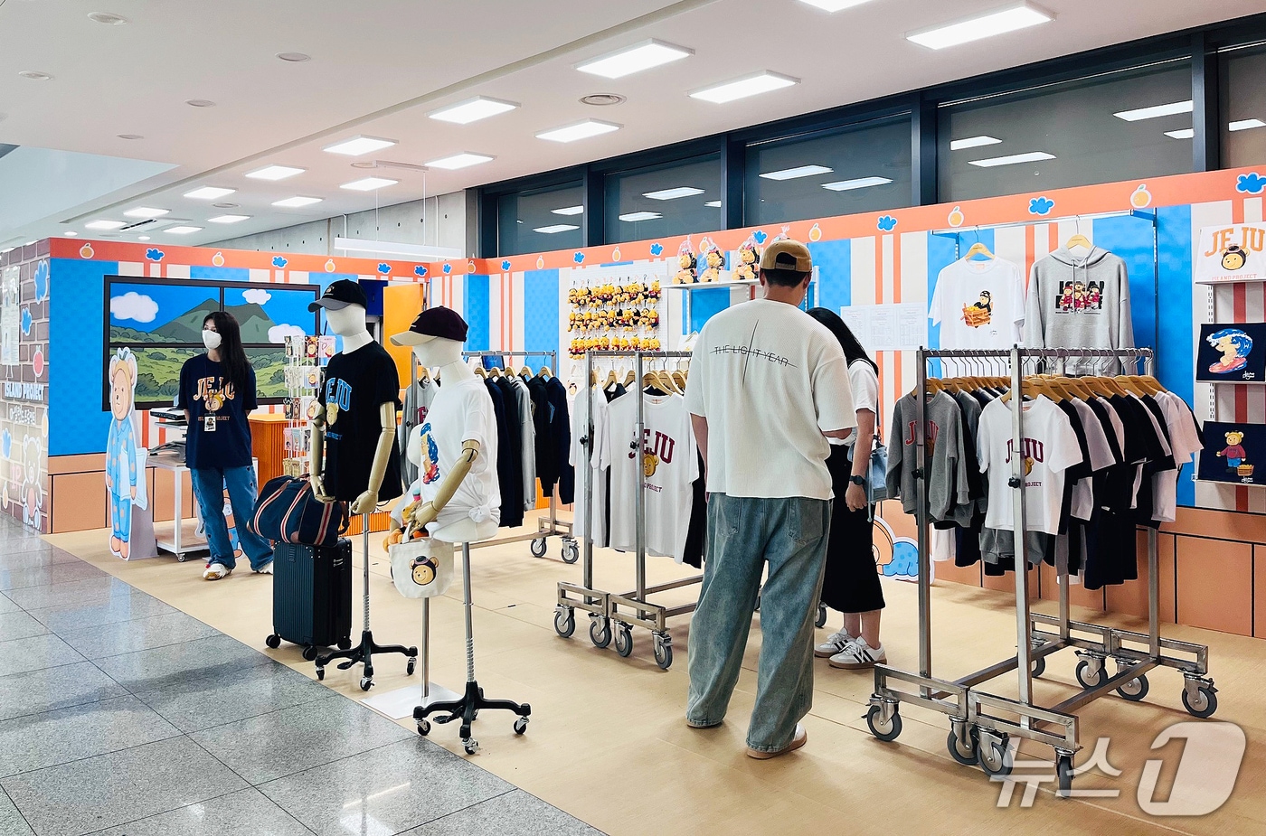 제주국제공항 렌터카하우스에 오픈한 '아일랜드 프로젝트' 팝업스토어.(한국공항공사 제주공항 제공, 재판매 및 DB 금지)