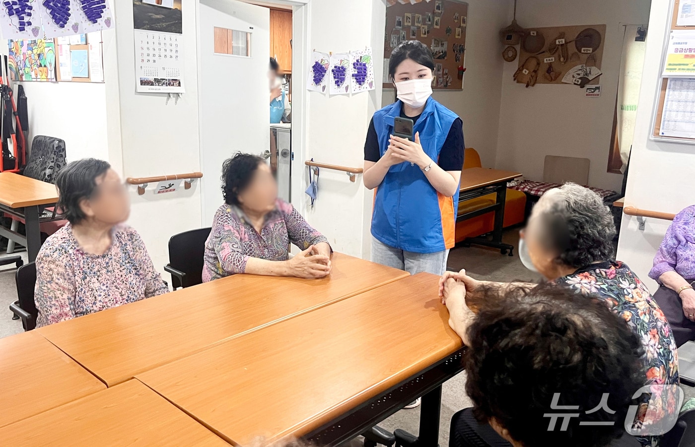 지난 13일 제주시 평강노인복지센터에서 진행된 제주은행 디지털 금융 교육 현장.(제주은행 제공, 재판매 및 DB 금지)