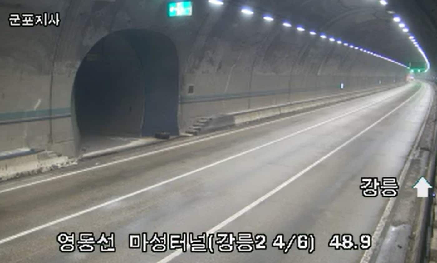 통제된 마성터널 내부&#40;한국도로공사 도로 CCTV 캡쳐&#41;/뉴스1