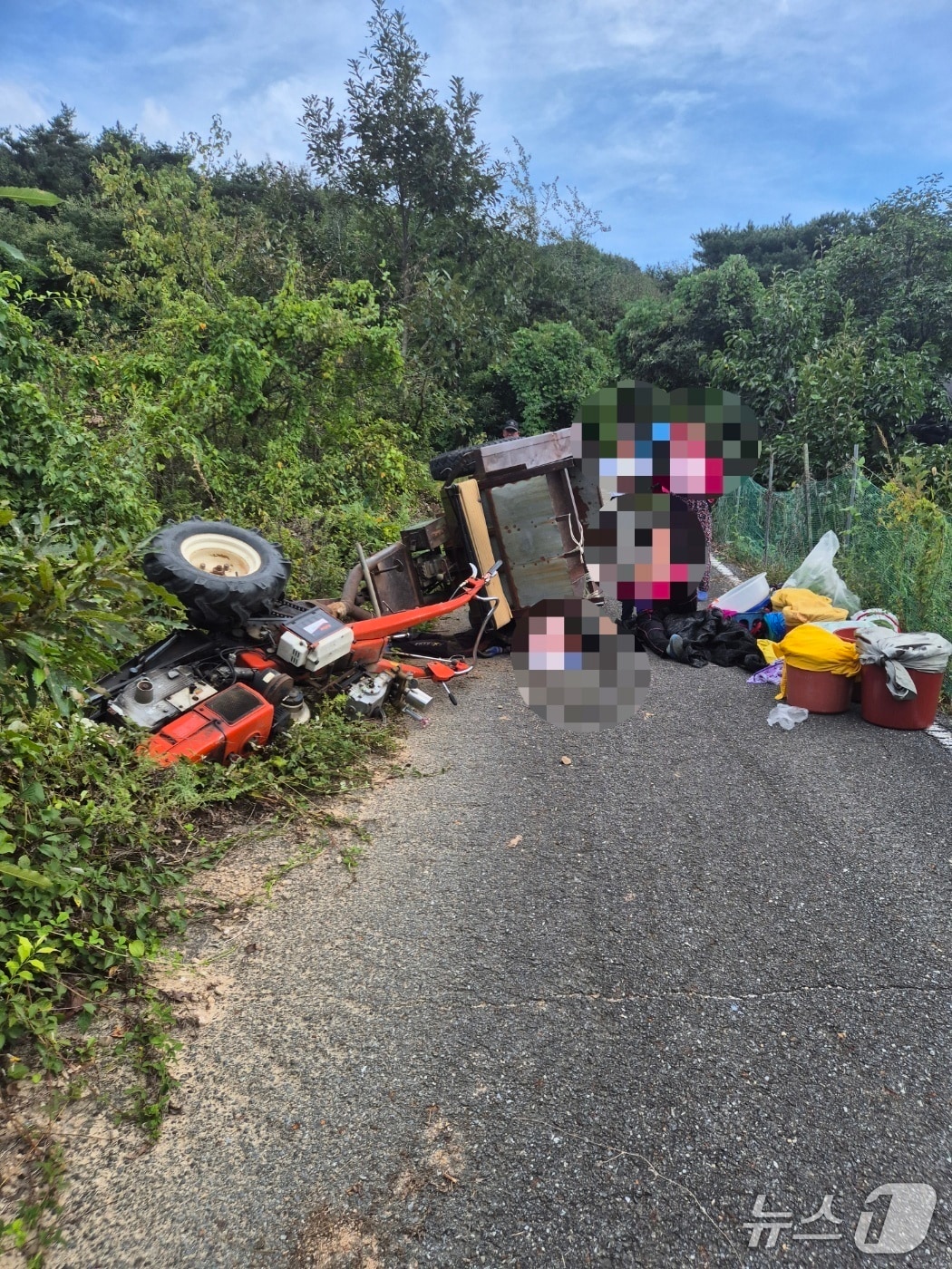 금산 남일면 신정리 사고 현장. (금산소방서 제공, 재판매 및 DB금지) / 뉴스1
