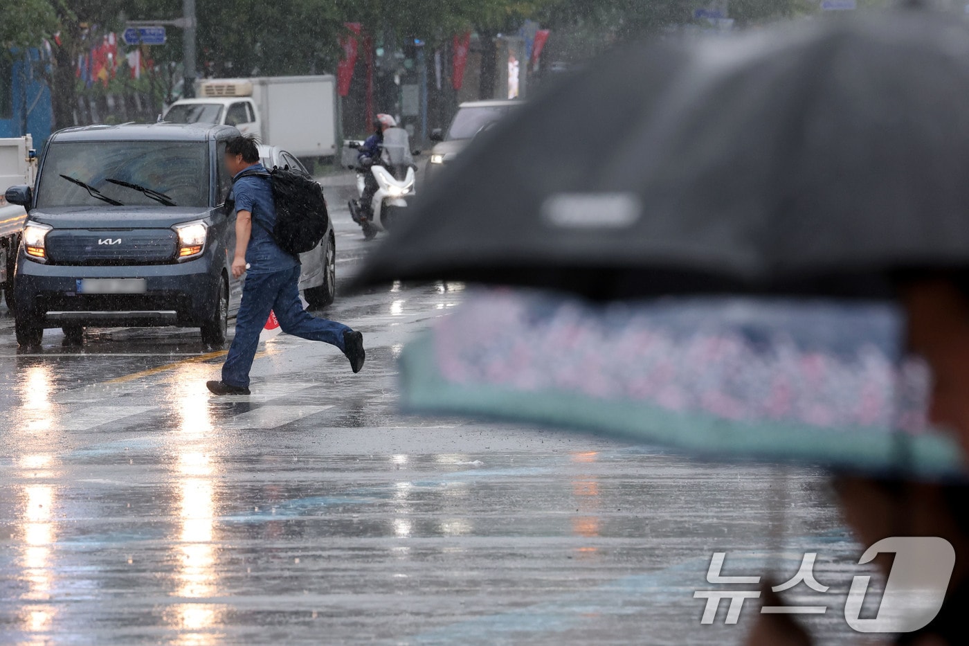 울릉과 독도에 내려진 호우경보가 주의보로 하향 조정됐다.(뉴스1 자료) ⓒ News1 DB