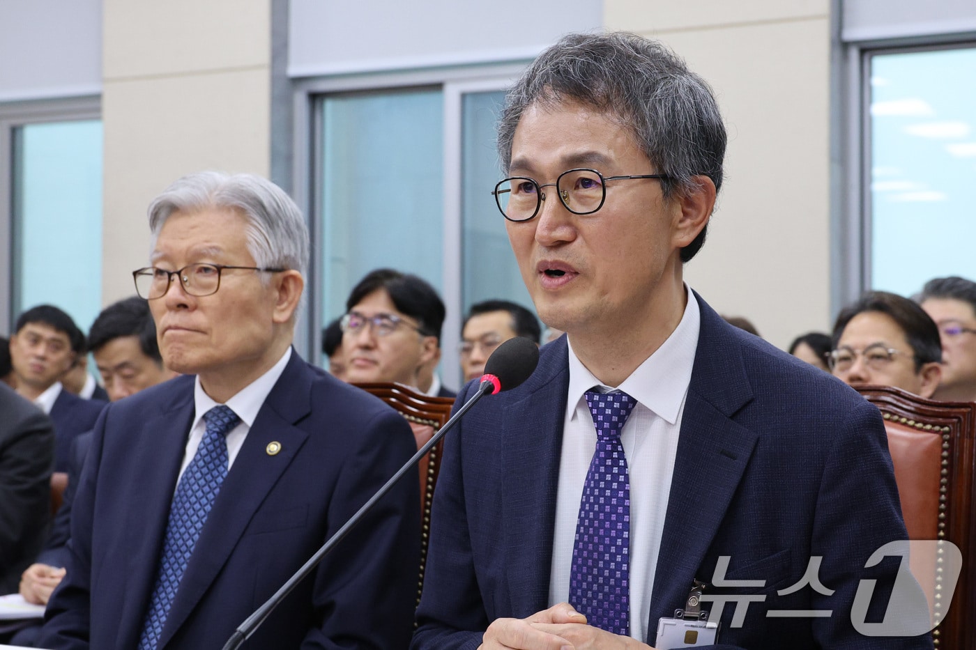 김승룡 신임 소방청장 직무대행이 17일 오전 서울 여의도 국회에서 열린 행정안전위원회 전체회의에서 인사말을 하고 있다. 2025.9.17/뉴스1 ⓒ News1 신웅수 기자