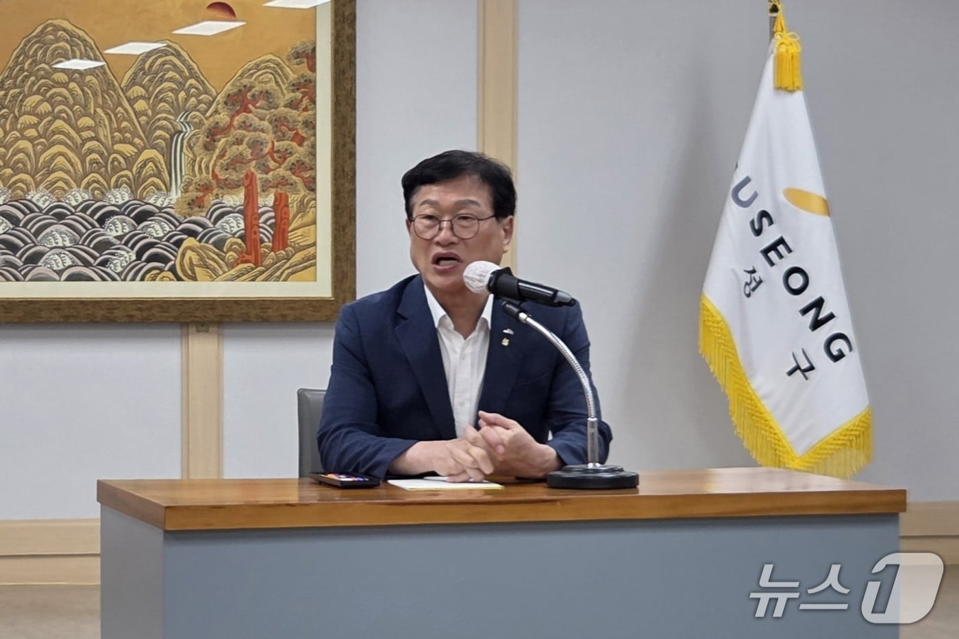 17일 김대권 대구 수성구청장이 구청 대회의실에서 뚜비 쇼핑몰에 대한 설명을 하고 있다. 2025.9.17/뉴스1 ⓒ News1 이성덕 기자