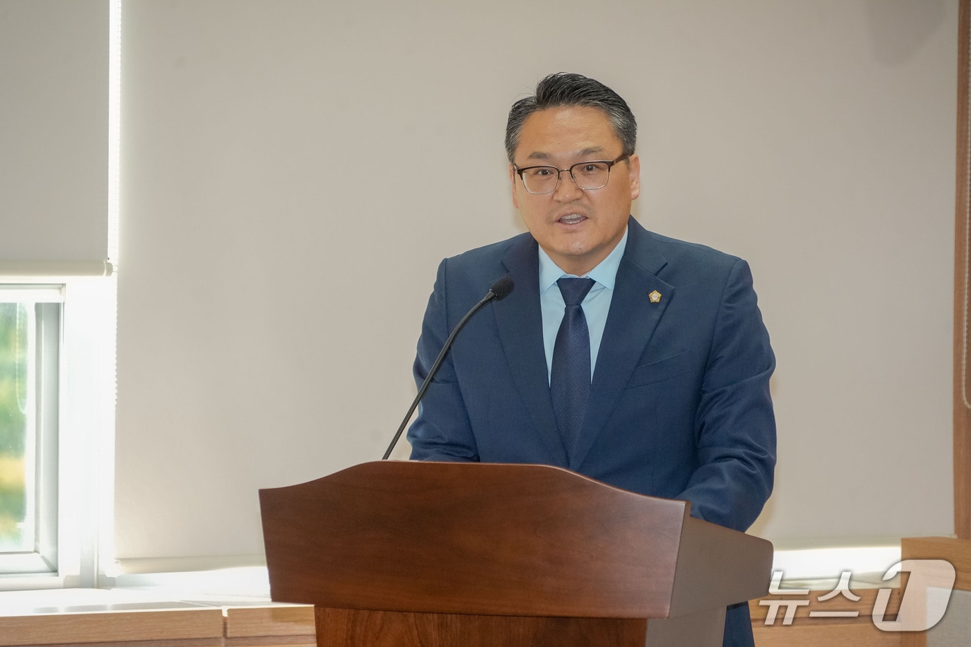 울산 북구의회 임채오 의원이 17일 열린 제227회 임시회 의회운영위원회의에서 '북구의회 의원 공무국외출장 조례 전부개정조례안'을 설명하고 있다.(울산 북구의회 제공. 재판매 및 DB금지)/뉴스1