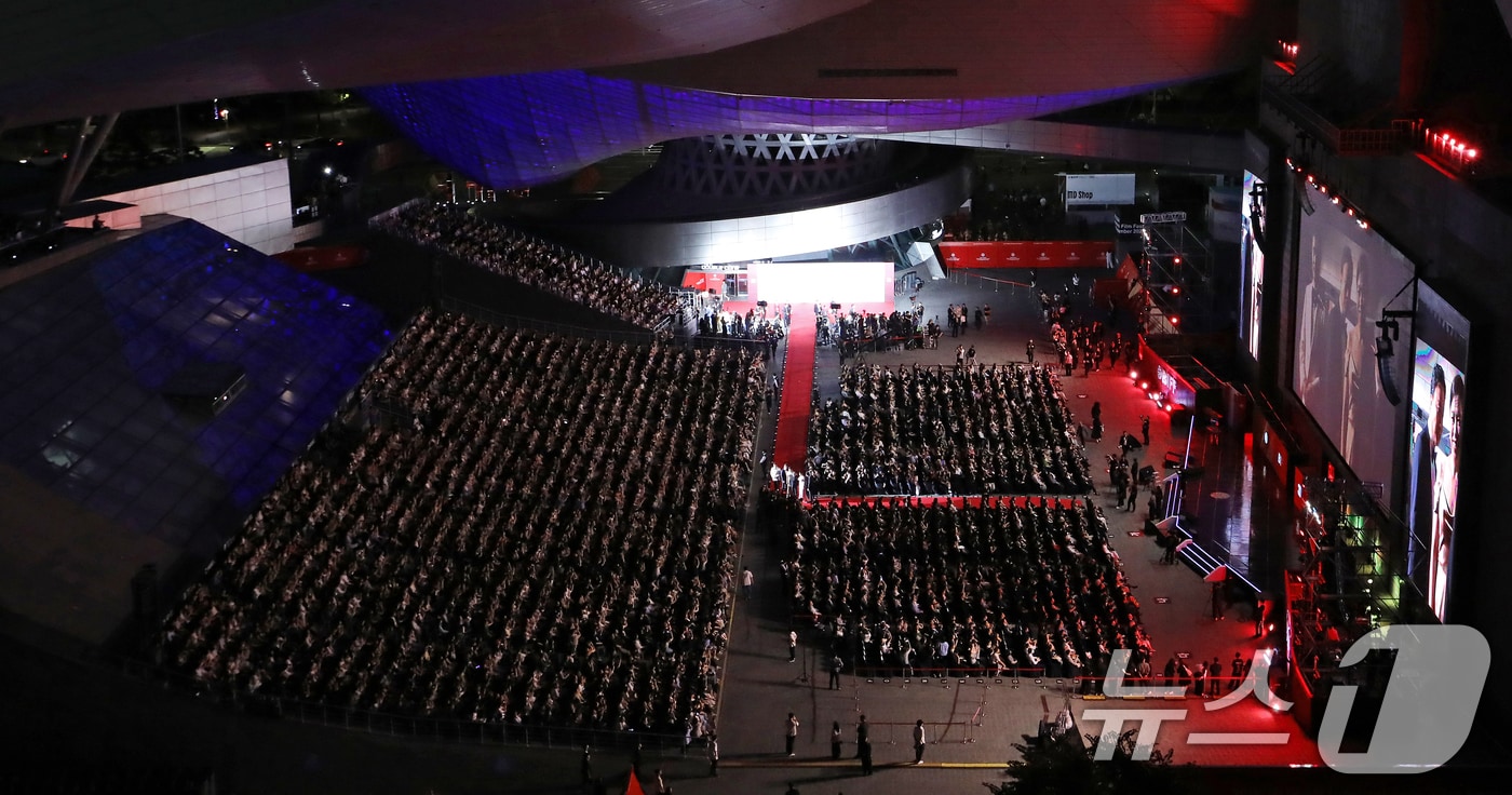 지난 17일 오후 부산 해운대구 영화의전당에서 제30회 부산국제영화제(BIFF) 개막식이 열리고 있다. 2025.9.17/뉴스1 ⓒ News1 윤일지 기자