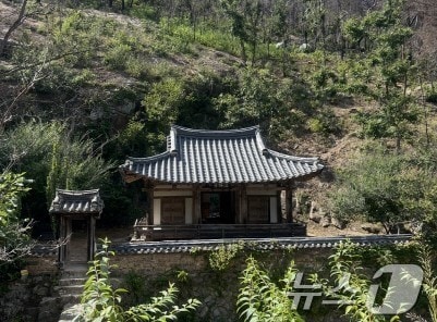 지난 3월 대형 산불로 원림이 전소됐던 경북 안동시 만휴정 일대 정비공사가 마무리돼 오는 25일 다시 개방된다. (안동시 제공. 재판매 및 DB금지)/뉴스1