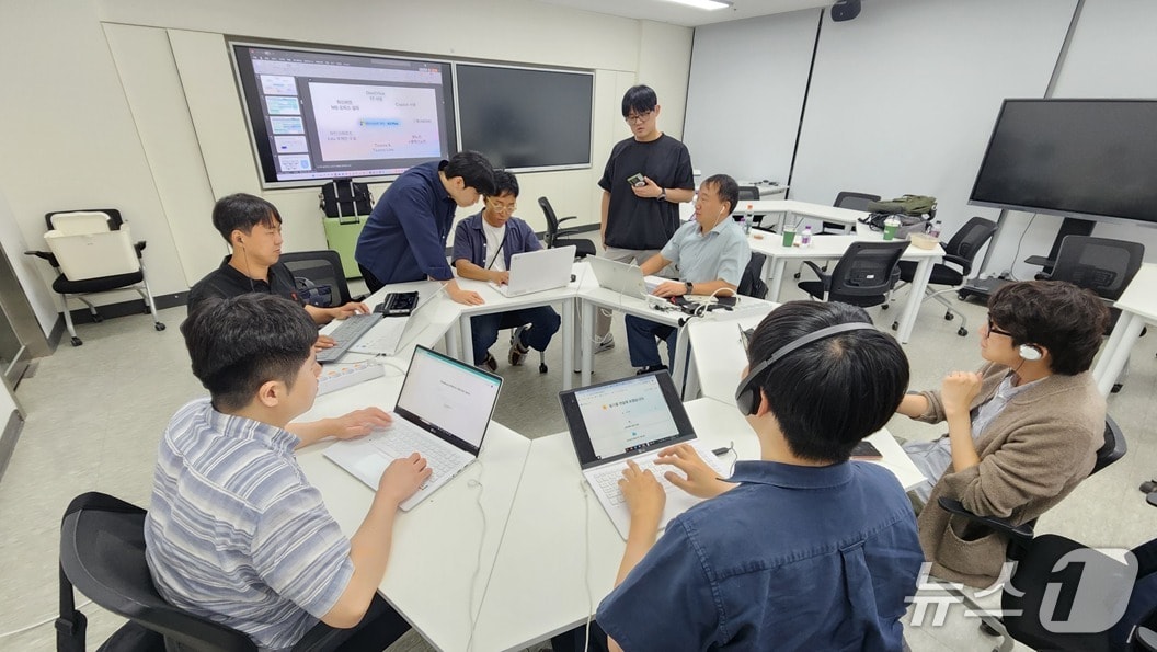 장애인 교원지원단 교사들이 연수를 받고 있다. &#40;서울시교육청 제공&#41;