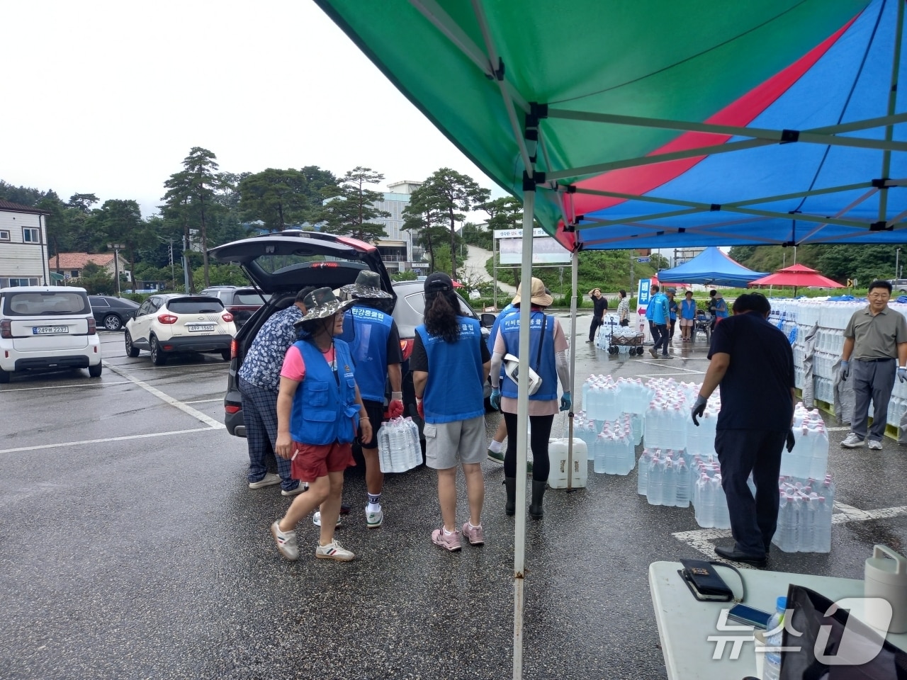 강릉시, 가뭄 대응 장애인 등 취약계층 생수 배부.&#40;강릉시 제공, 재판매 및 DB 금지&#41; 2025.9.18/뉴스1