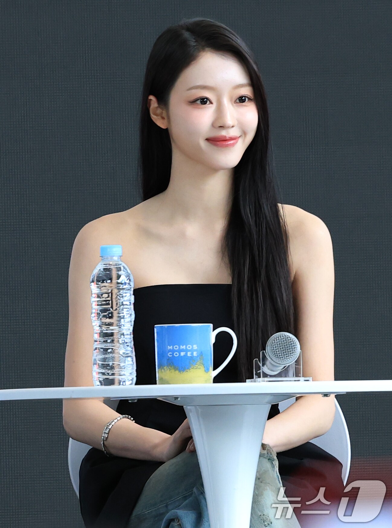 오마이걸 유아가 18일 오전 서울 부산 해운대구 영화의 전당에서 열린 제30회 부산국제영화제(BIFF) '프로젝트 Y' 오픈 토크에 참석해 매력을 발산하고 있다. 2025.9.18/뉴스1 ⓒ News1 권현진 기자