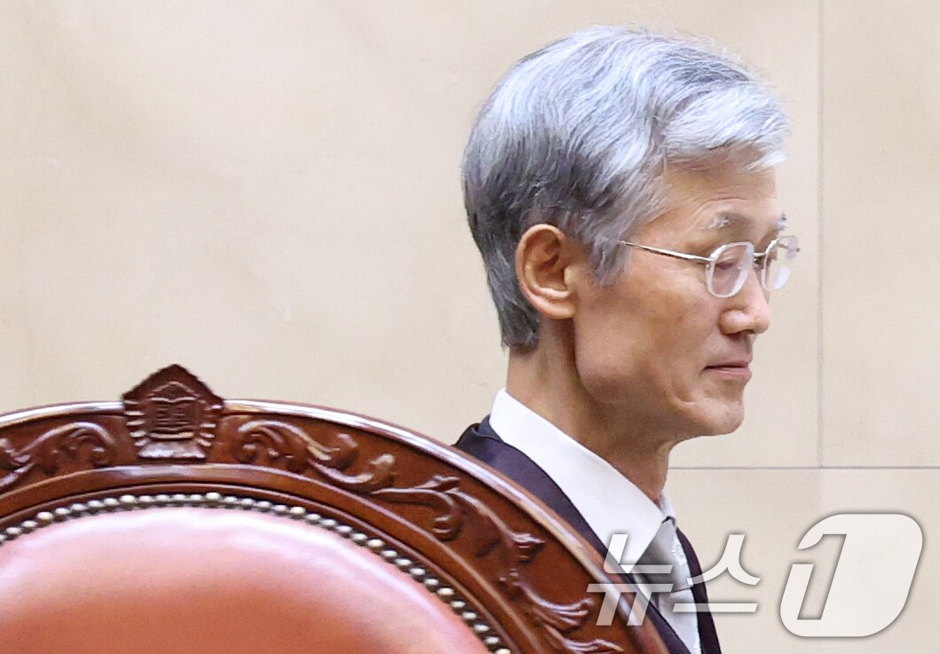 조희대 대법원장이 18일 오후 서울 서초구 대법원 대법정에서 열린 전원합의체 선고를 위해 입장하고 있다. 2025.9.18/뉴스1 ⓒ News1 오대일 기자