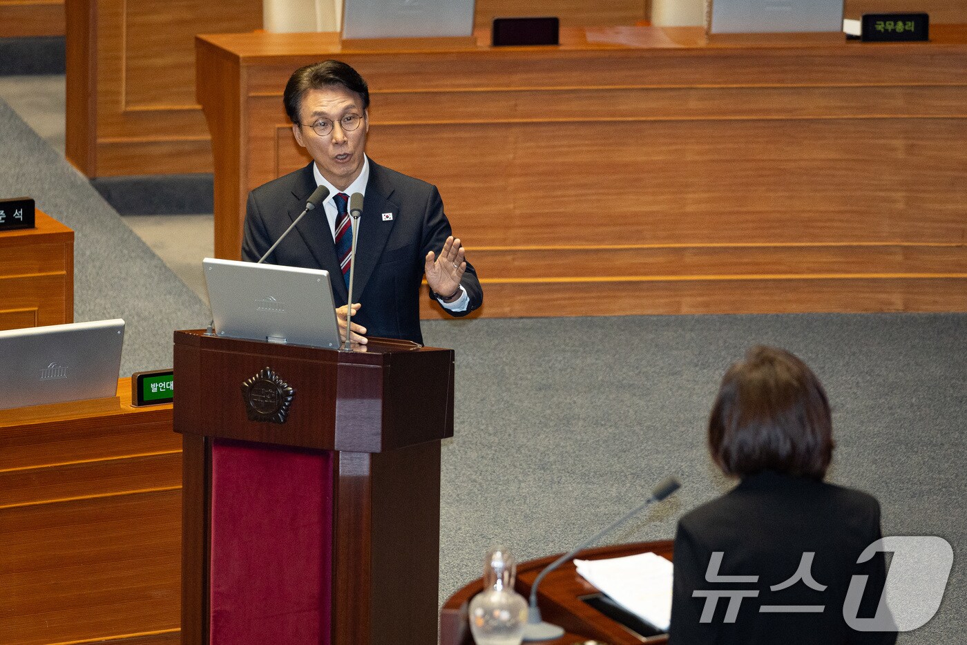 김민석 국무총리가 18일 서울 여의도 국회에서 열린 제429회 국회(정기회) 제8차 본회의에서 나경원 국민의힘 의원의 교육·사회·문화에 관한 질문에 답하고 있다. 2025.9.18/뉴스1 ⓒ News1 유승관 기자