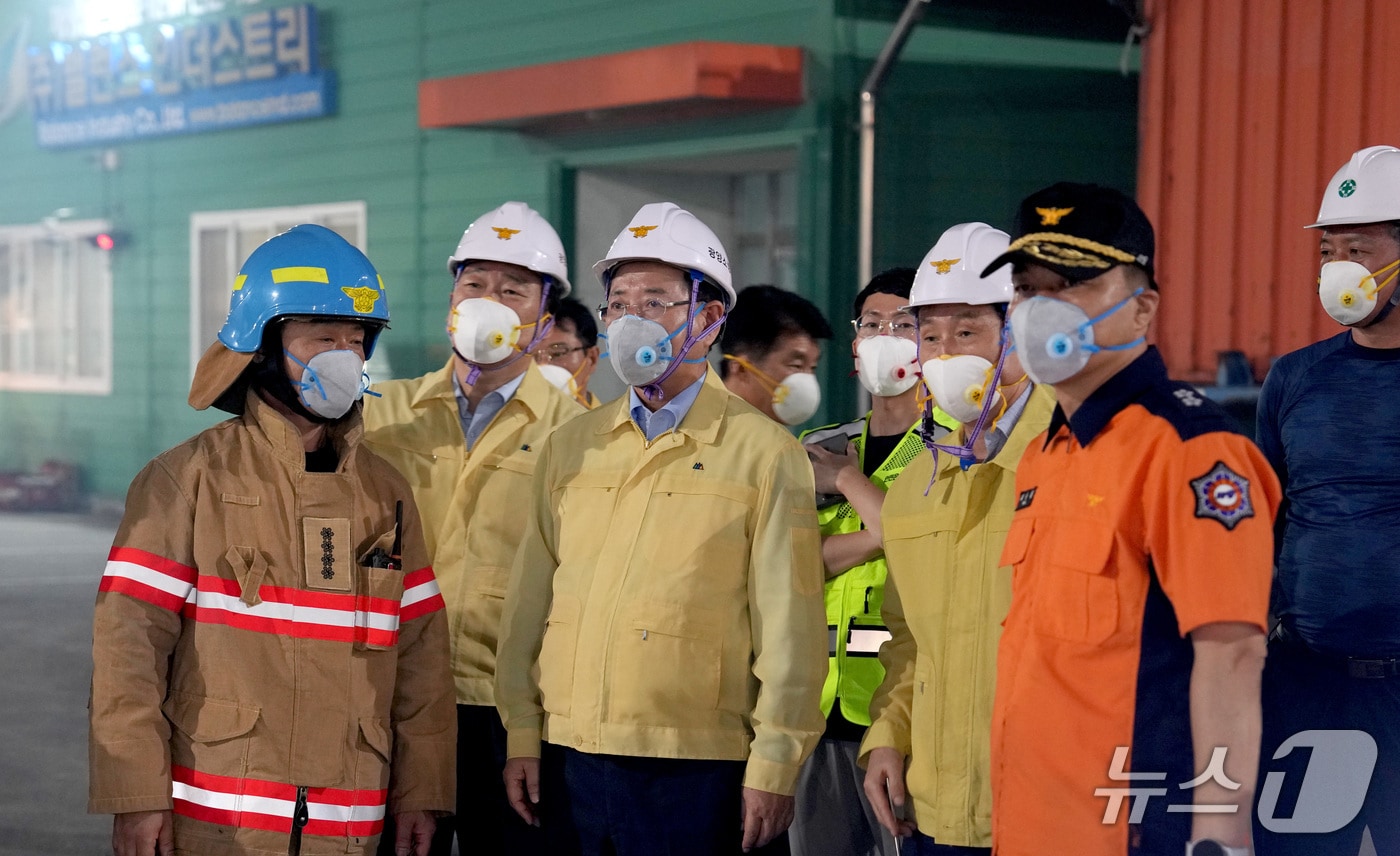 광양 창고 화재 현장 점검.(전남도 제공. 재판매 및 DB금지) 2025.9.19/뉴스1